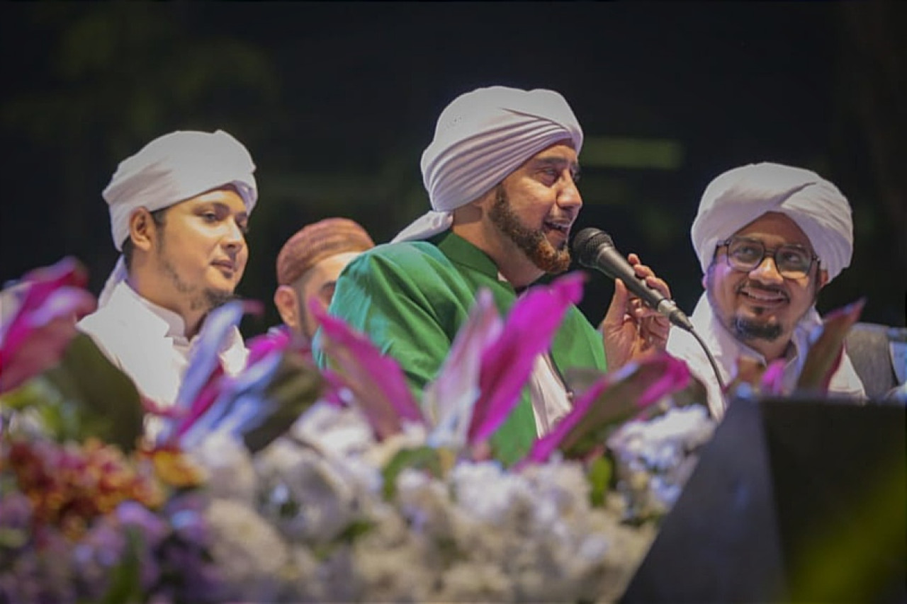 Habib Syech Bin Abdul Qodir Assegaf Gemakan Selawat di Pulau Bawean Gresik