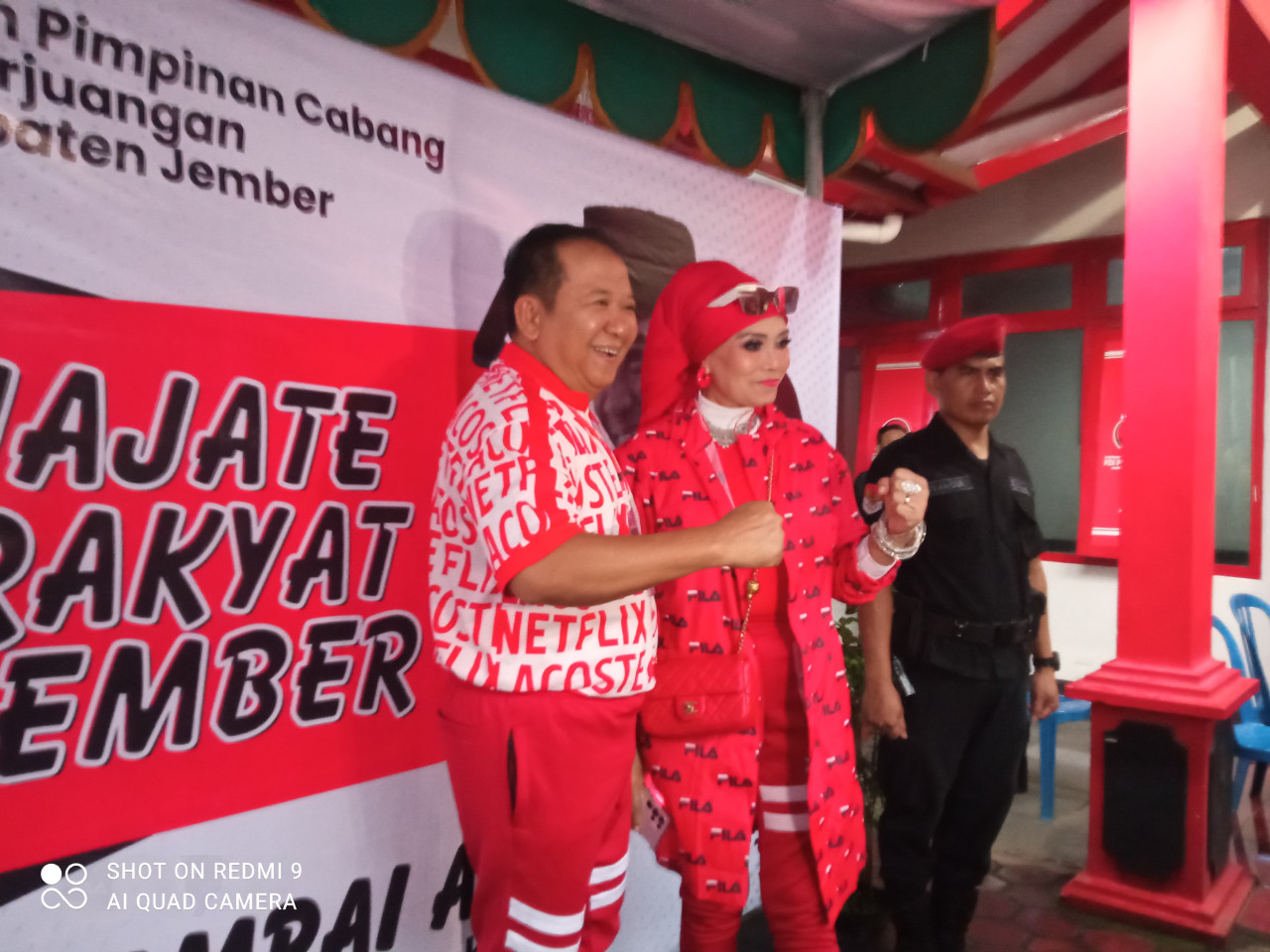 Hendy Siswanto saat mendaftar Bacabup ke DPC PDIP Jember (Foto: Sugianto/jatimnow.com)