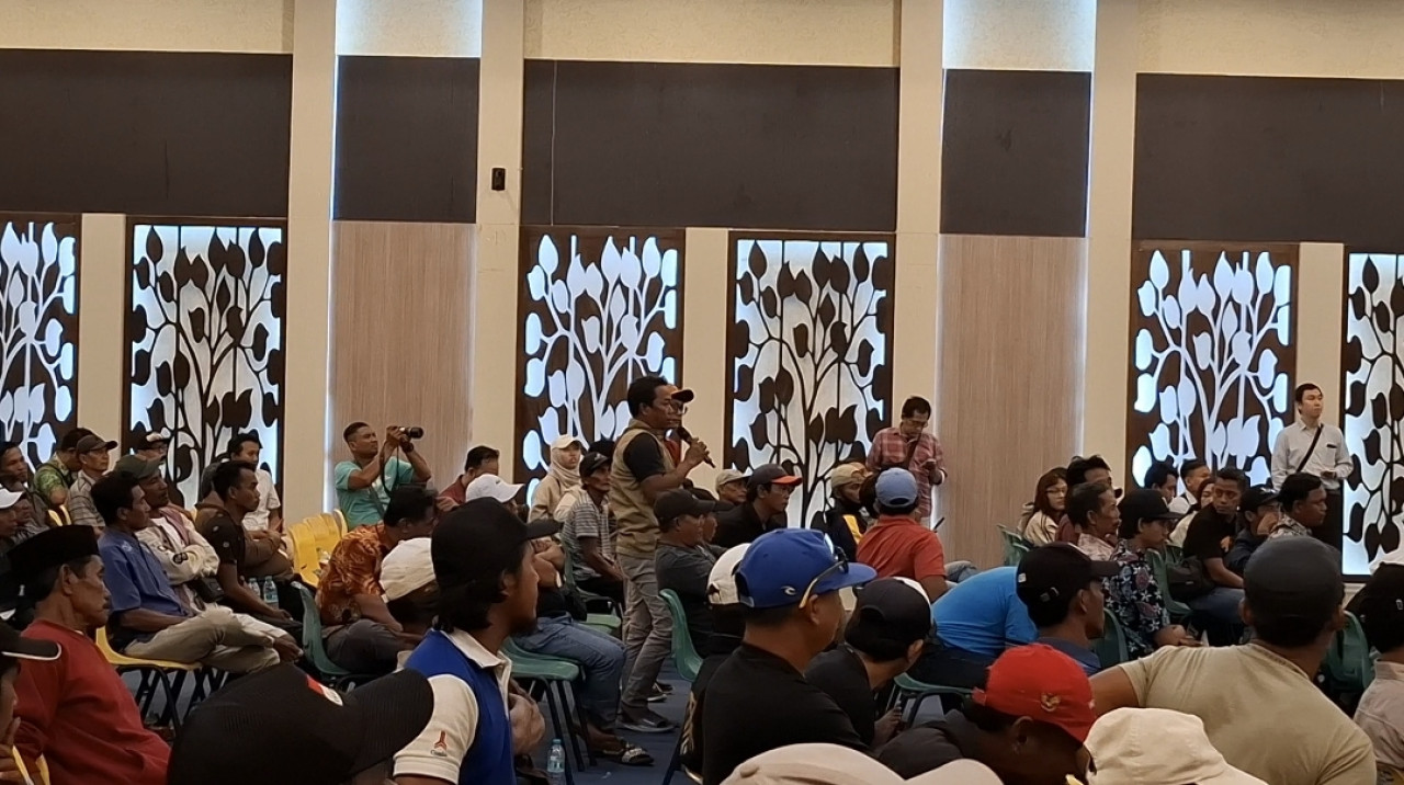 Nelayan Tolak Pembangunan Surabaya Waterfront Land, Sosialisasi Hujan Interupsi
