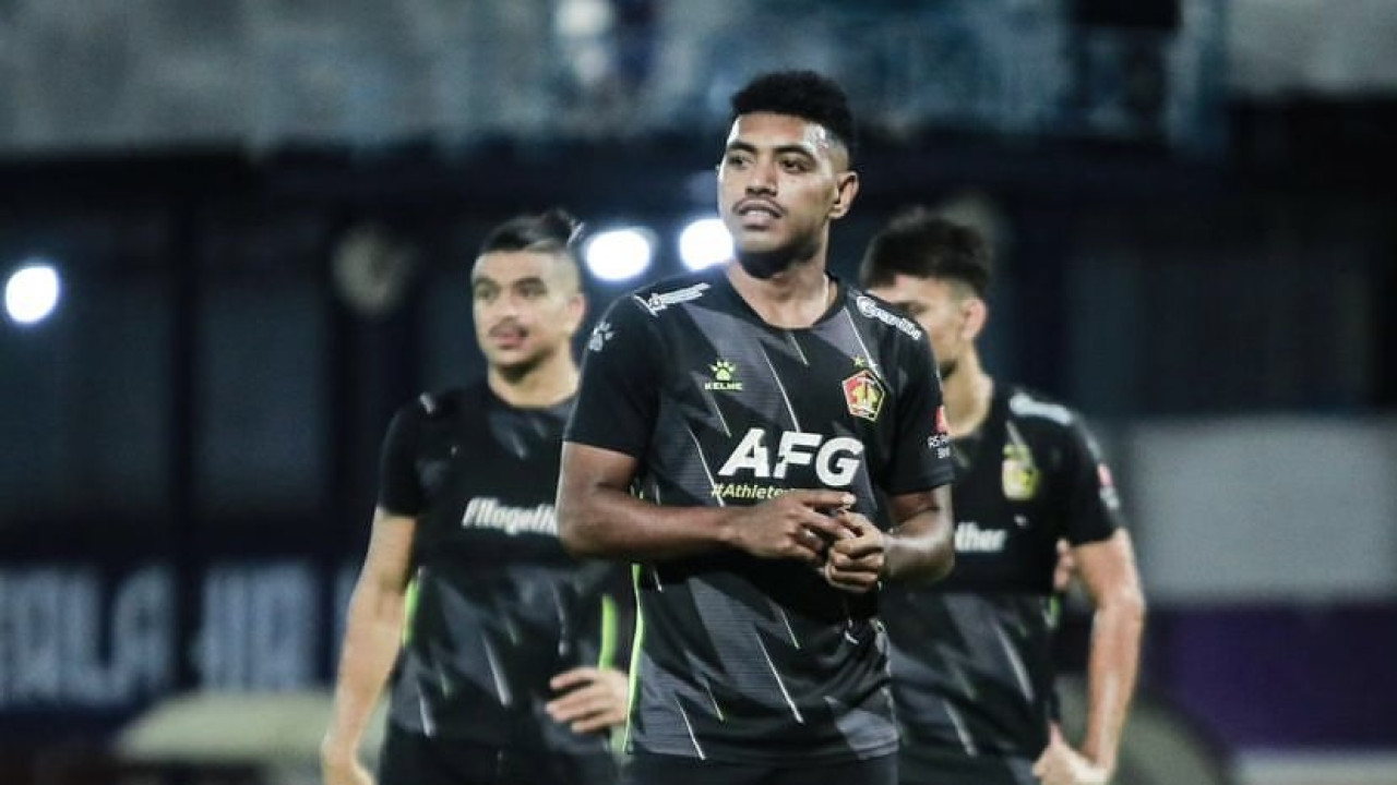 Potret Jeam Kelly Sroyer berseragam Persik Kediri. (Foto: Persik Kediri/jatimnow.com)