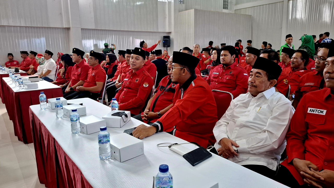 Kader PDIP saat berada di Kantor PDI Perjuangan Jatim, Surabaya. (Foto: Ni'am Kurniawan/jatimnow.com)