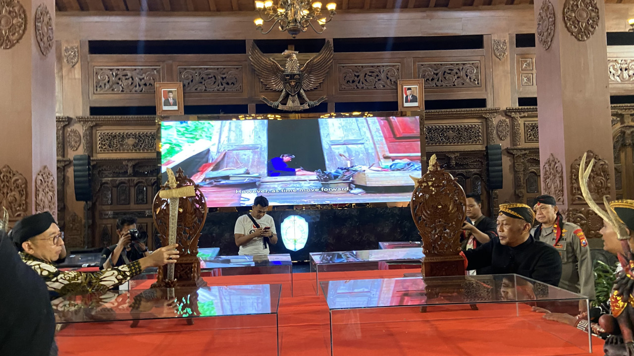 Keris milik Prabowo yang dipamerkan. (Foto: Ahmad Fauzani/jatimnow.com)