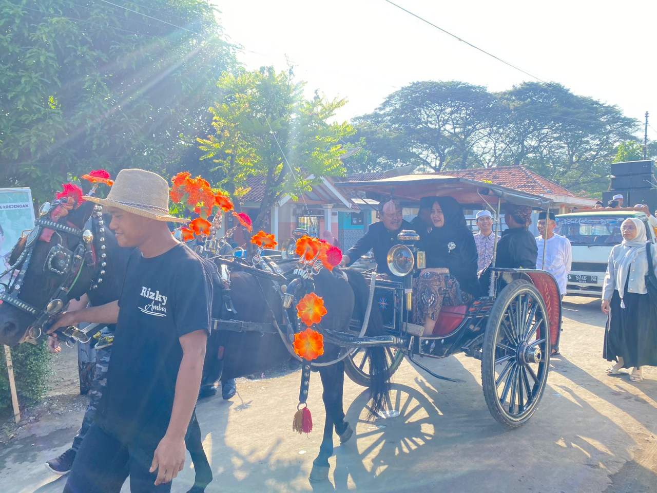 Kirab Judang dan gunungan dalam acara kadisah Desa Krejengan, (Foto: Haryo Agus/jatimnow.com)