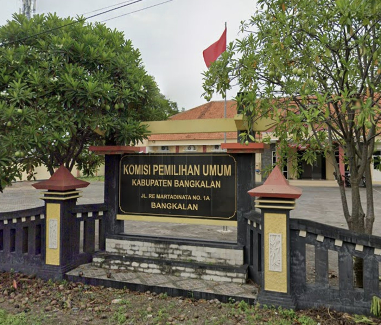 Kantor KPU Bangkalan. (Foto: Fathor Rahman/jatimnow.com)