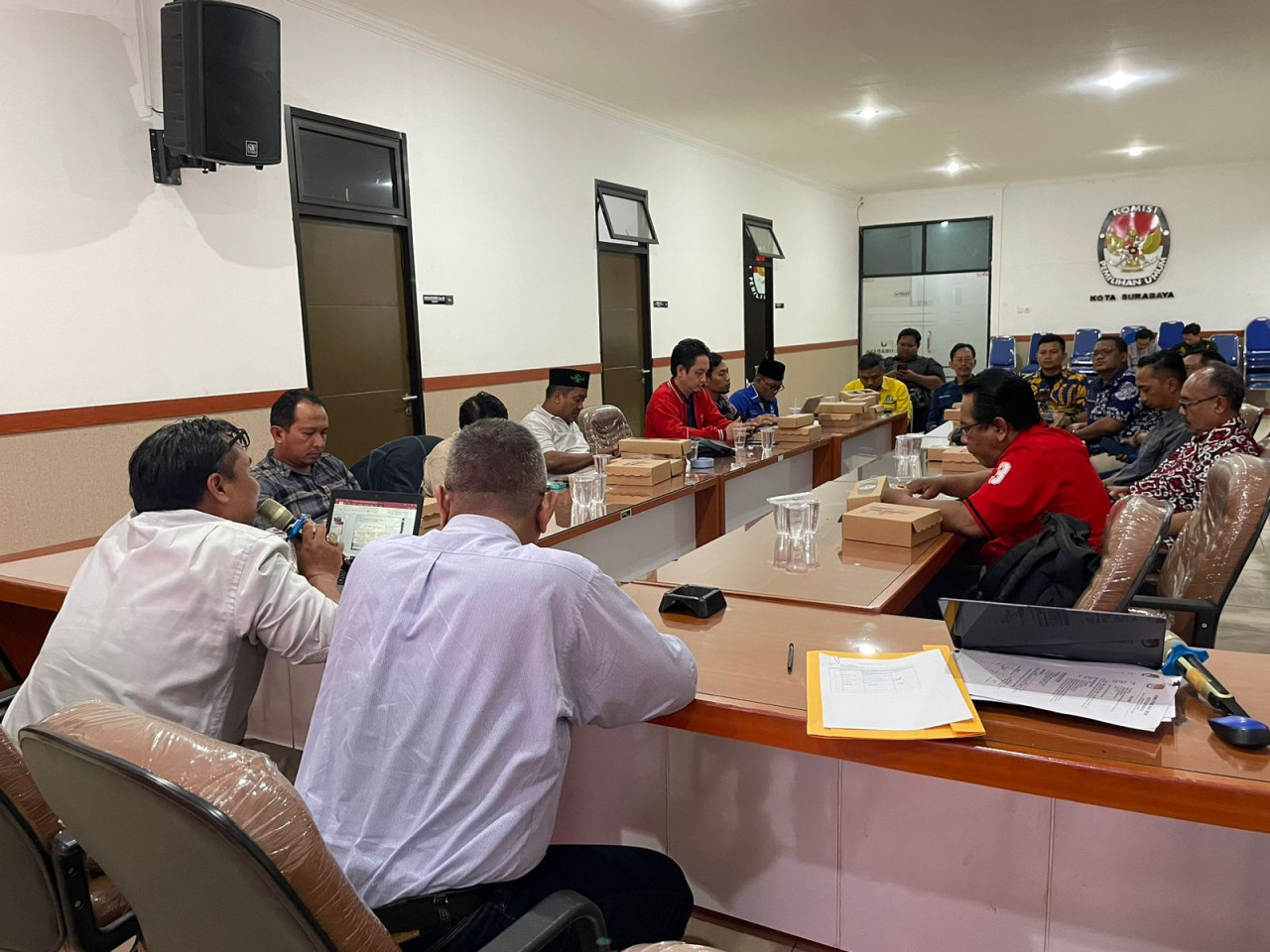 KPU Surabaya duduk bareng perwakilan Partai Politik (Parpol) di Kantor KPU Jalan Adityawarman (foto: KPU Surabaya for jatimnow.com)