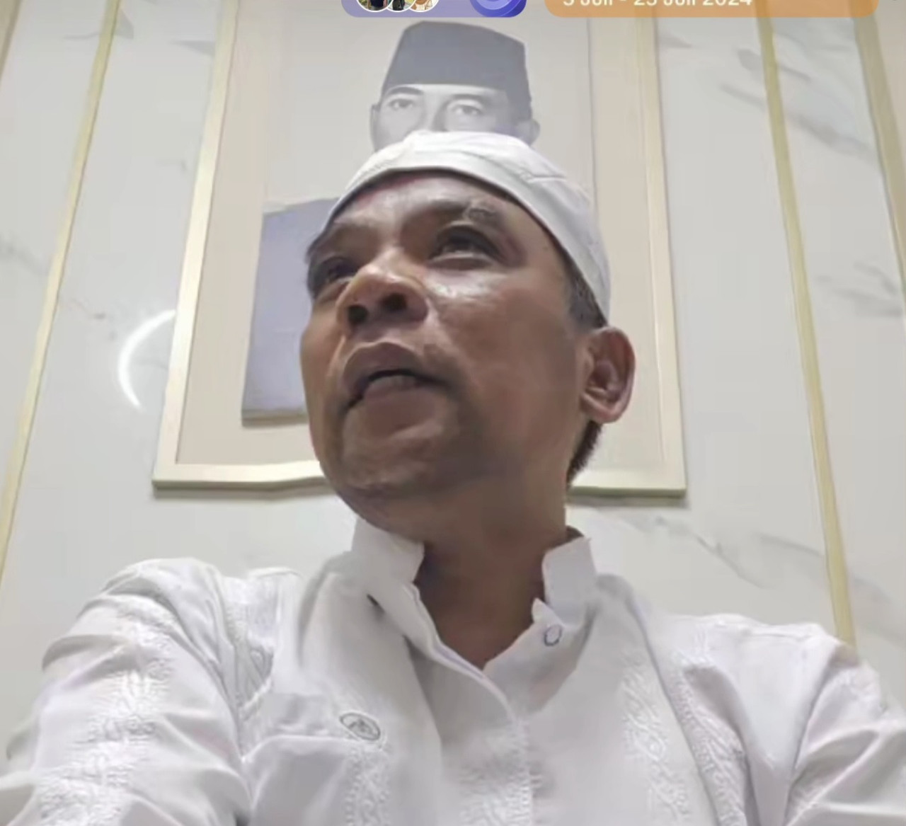 Mahhud melalui siaran live di akun media sosialnya di TikTok. (Foto: tangkapan layar akun TikTok for jatimnow.com)