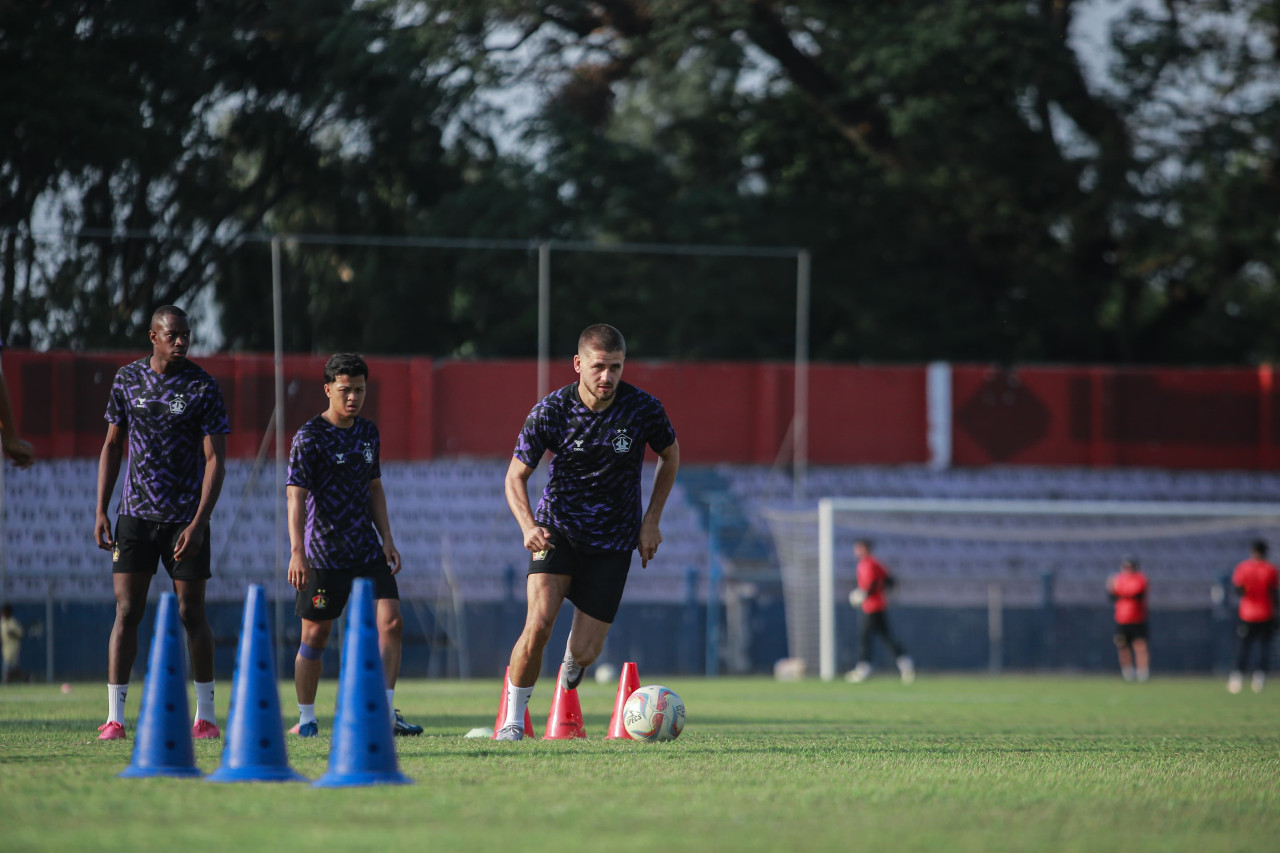 Potret Majed Osman dalam latihan perdana di Stadion Brawijaya Kediri. (Foto: Persik Kediri/jatimnow.com)