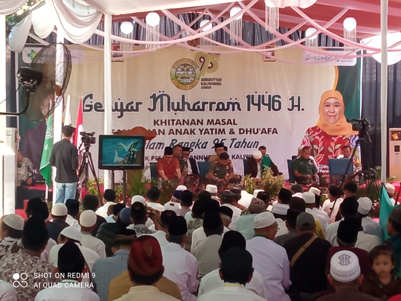 Menpan-RB saat melakukan zoom dengan para santri Ponpes Annuriyyah (Foto: Sugianto for jatimnow)