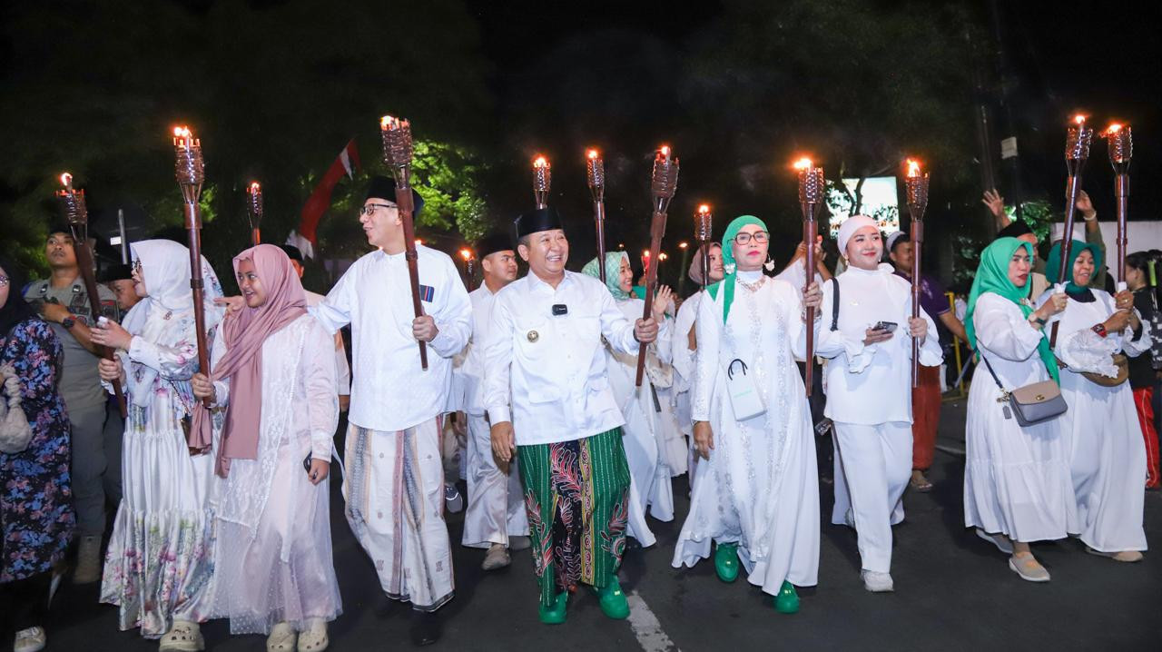 Bupati dan Wabup Jember Ikuti Pawai Obor 1 Muharram Bersama Ribuan Warga
