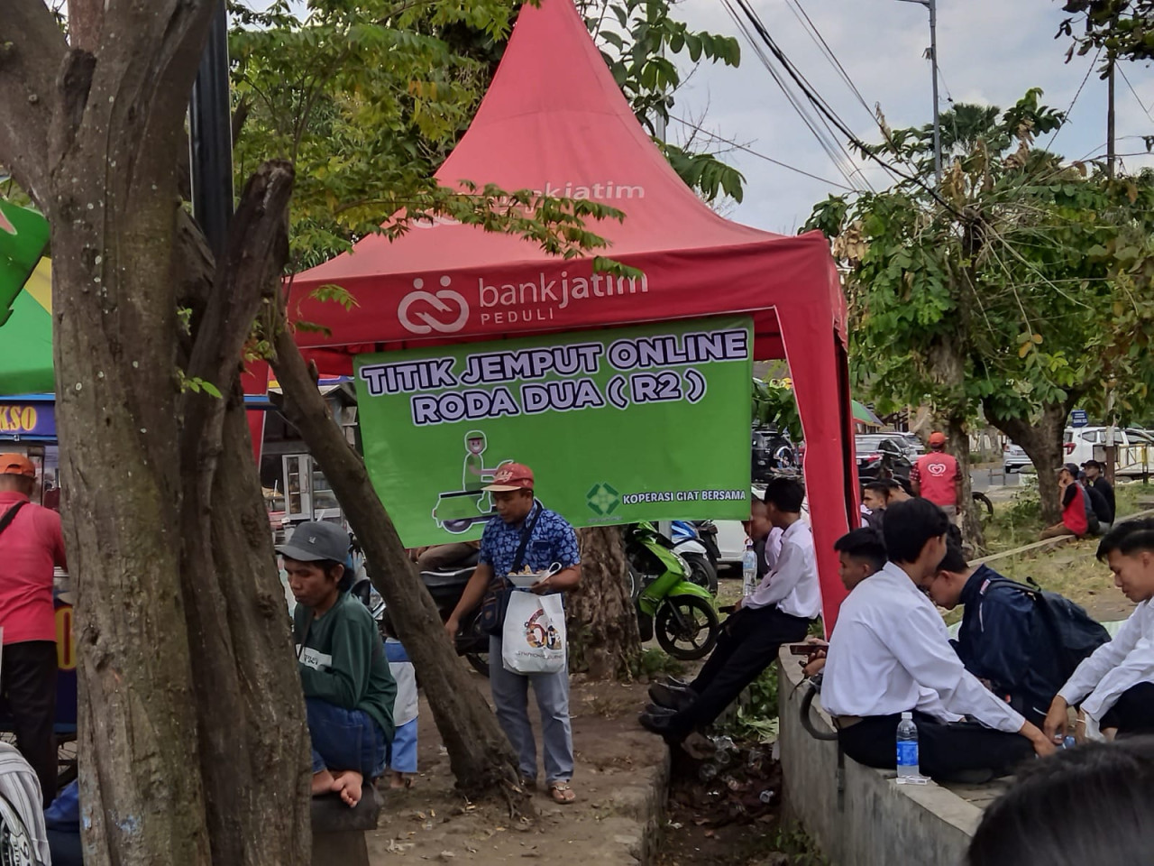 Ojek Online Kini Bisa Jemput Penumpang di Stasiun Jember