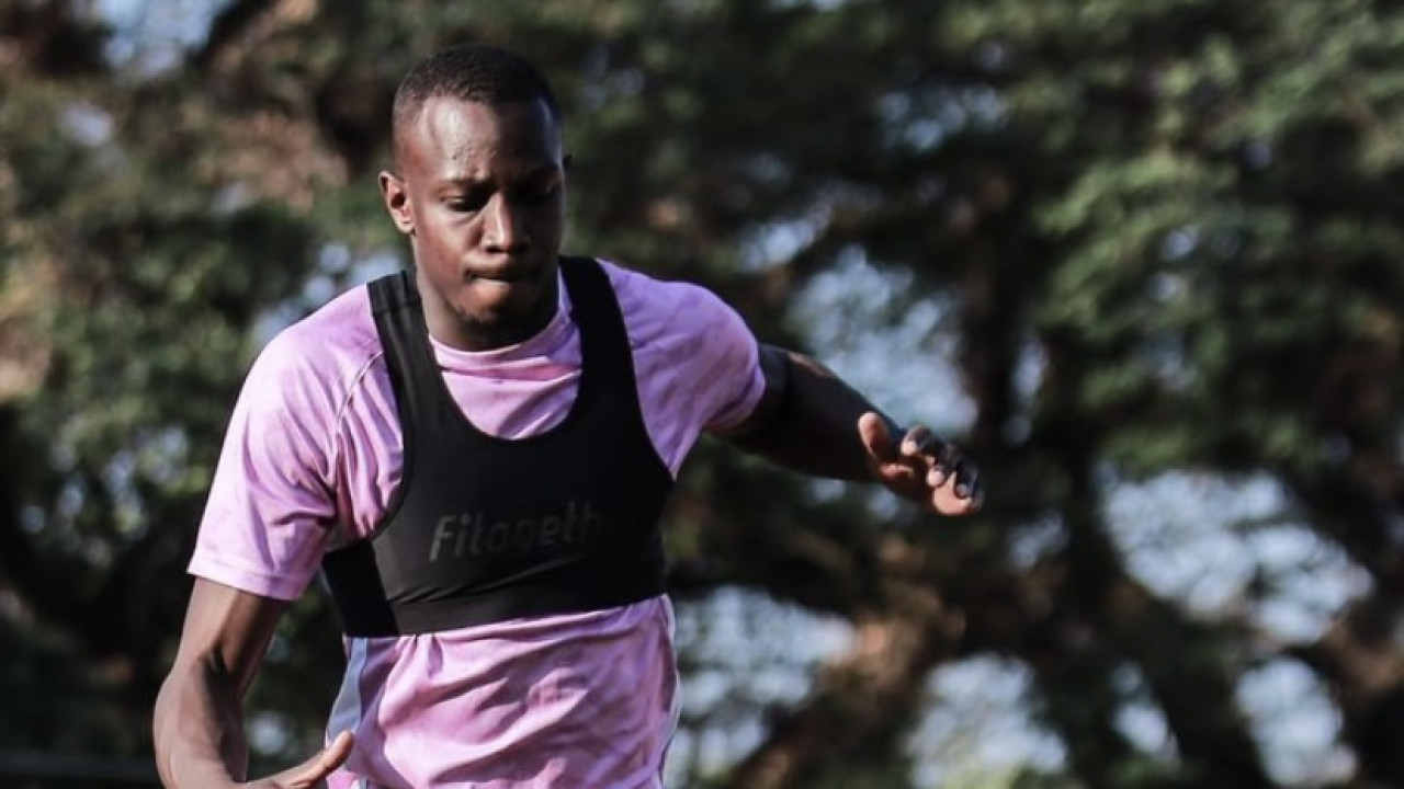 Ousmane Fane melahap porsi latihan di Stadion Brawijaya. (Foto: Persik Kediri/jatimnow.com)