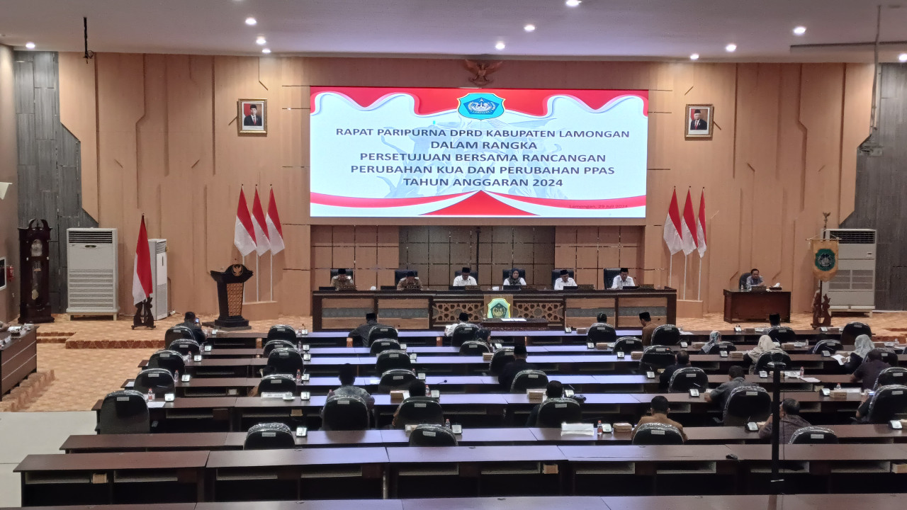 Rapat paripurna perubahan KUA PPAS 2024 oleh DPRD Lamongan. (Foto: Adyad Ammy Iffansah/jatimnow.com)