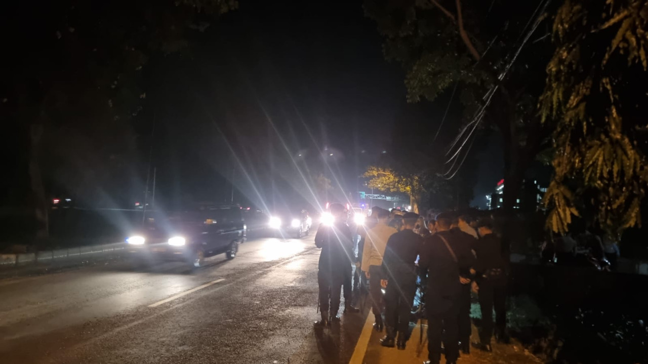 Pengamanan di Kecamatan Babat, wilayah perbatasan Lamongan- Bojonegoro. (Foto : Adyad Ammy Iffansah/jatimnow.com)