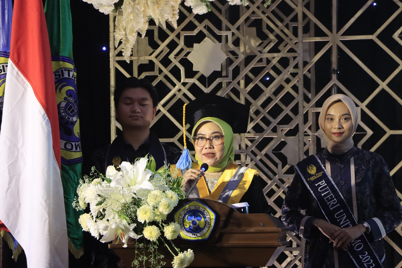 Orasi Ilmiah Prof. Dr. Sri Utami Ady, S.E., M.M. Gubes Bidang Ilmu Manajemen Keuangan FEB Unitomo. (Foto: Humas Unitomo for jatimnow.com)