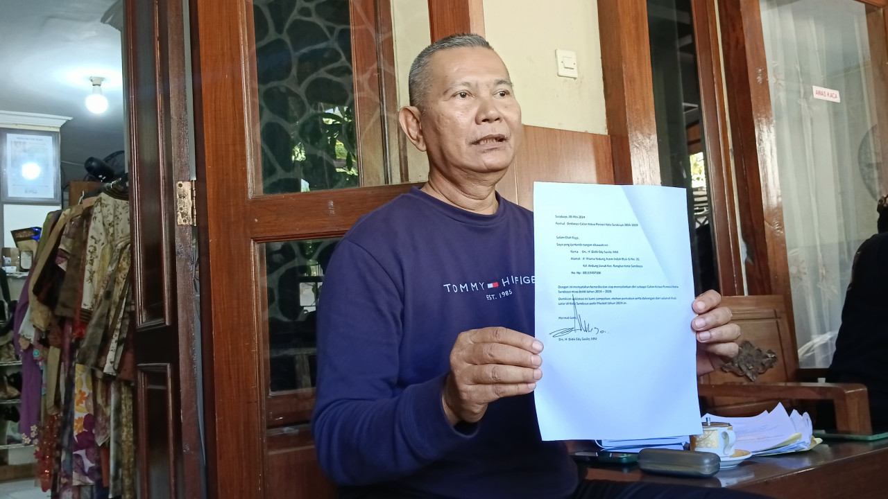 Soerdamadji pengurus club catur Yoso Dipuro saat membeber AD ART Percasi (Foto: Misbahul Munir/jatimnow.com)