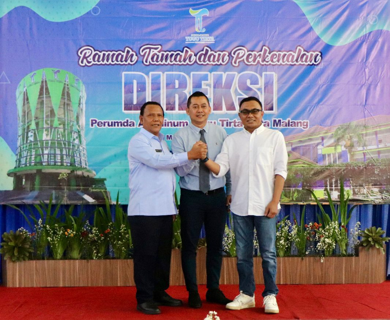 Direktur Perumda Tugu Tirta Kota Malang, Priyo Sudibyo (tengah) saat memperkenalkan diri sebagai pimpinan baru beberapa waktu lalu.  (Foto: Gerhana/jatimnow.com)