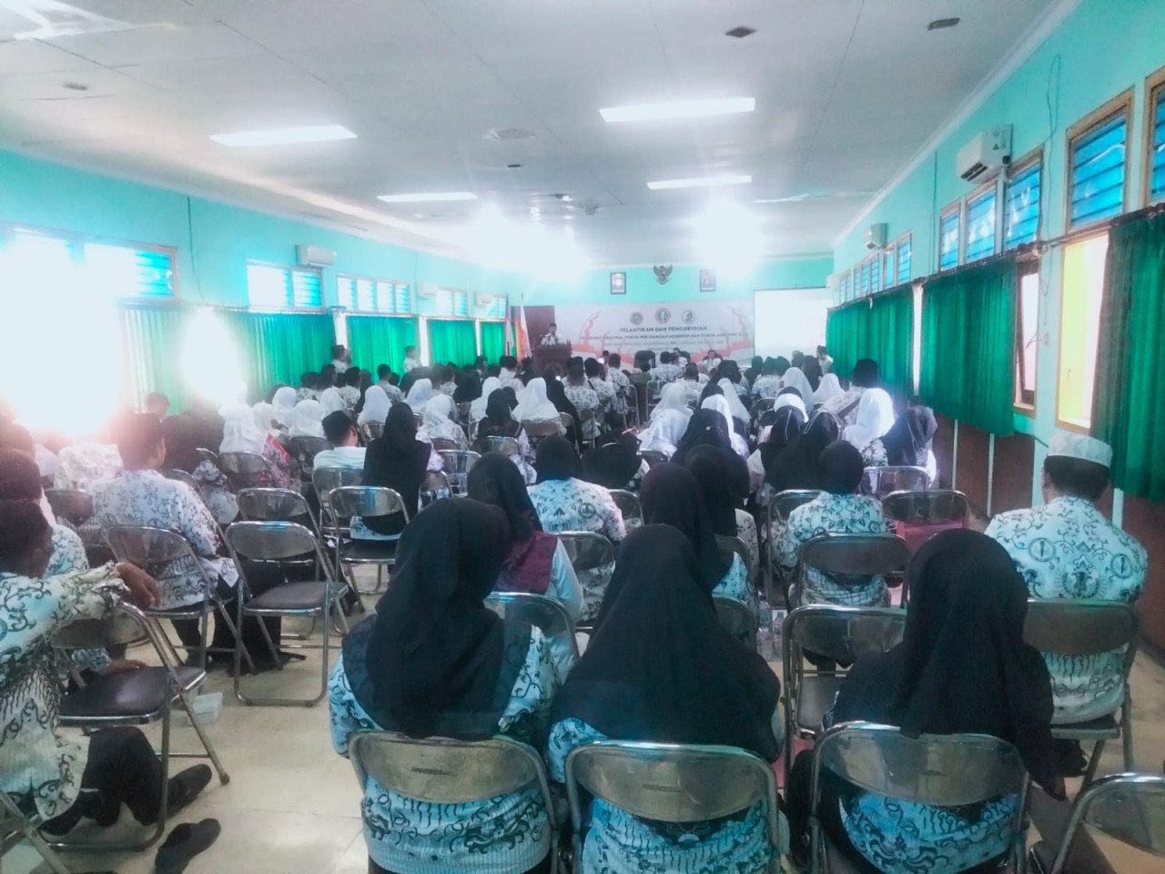 Pelantikan PNF Perjuangan perjuangan honorer dan ASN PPPK. (Foto: Sugianto/jatimnow.com)