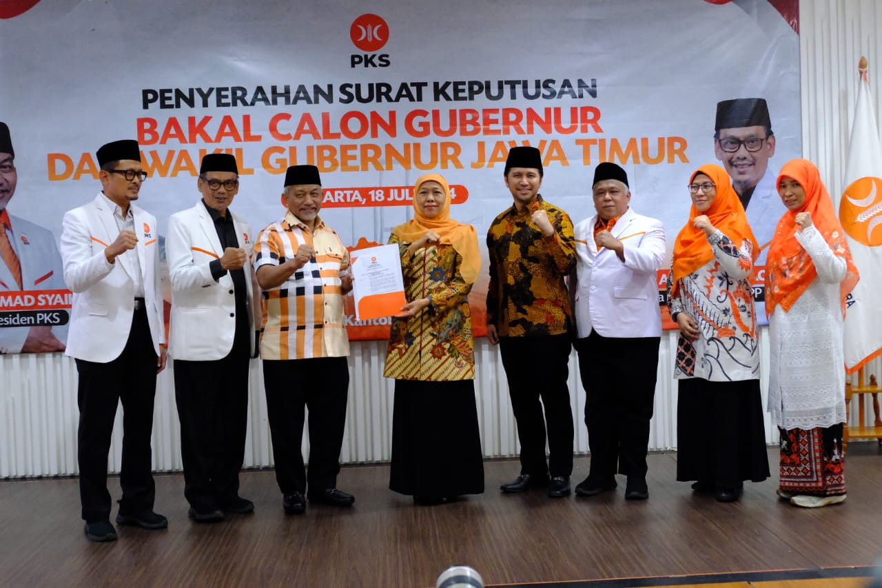 PKS saat menyerahkan rekom partai ke Khofifah-Emil di Jakarta (Foto: PKS Jatim for jatimnow.com)