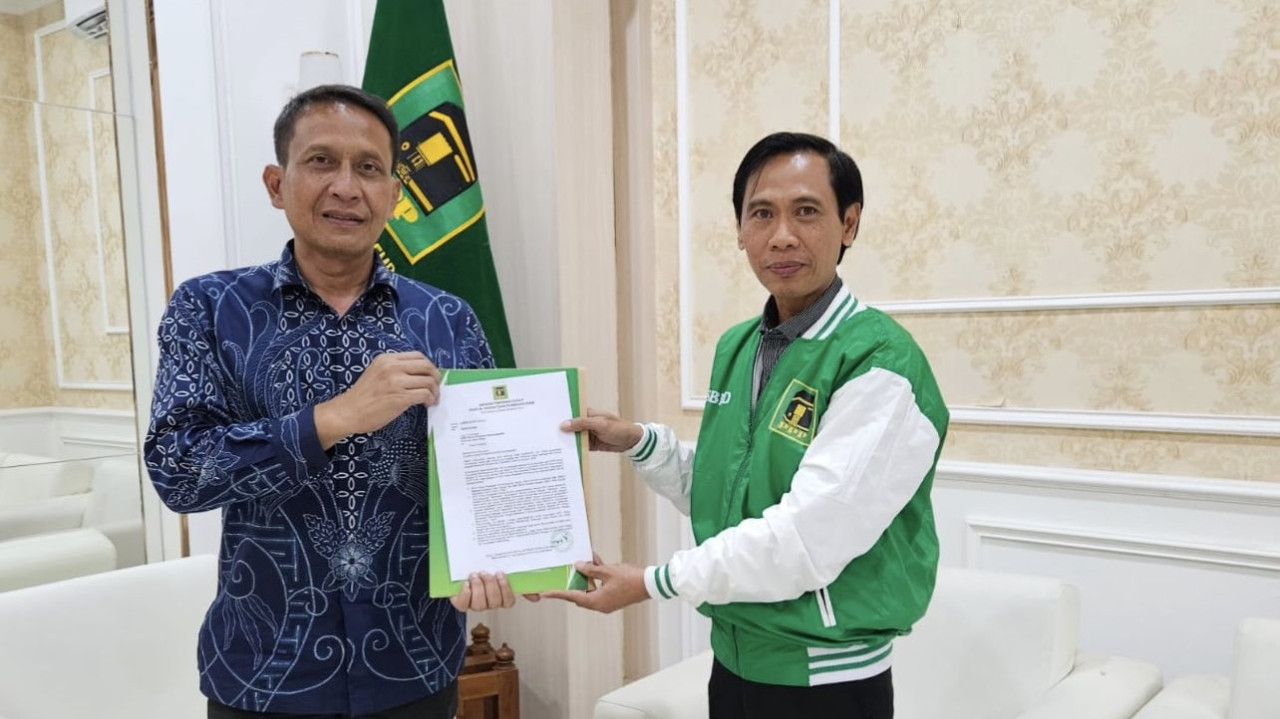 Setyo Wahono saat menerima surat rekomendasi dari DPP PPP (dok. Sunaryo for jatimnow.com) 