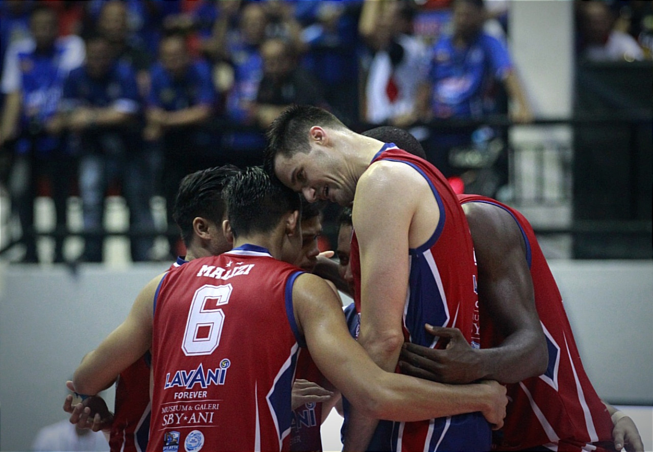 Tim LavAni saat mengalahkan Palembang Bank SumselBabel dengan skor 3-0 di GOR Bung Tomo Surabaya, Minggu (7/7/2024) malam. (Foto: PLN Proliga Official)
