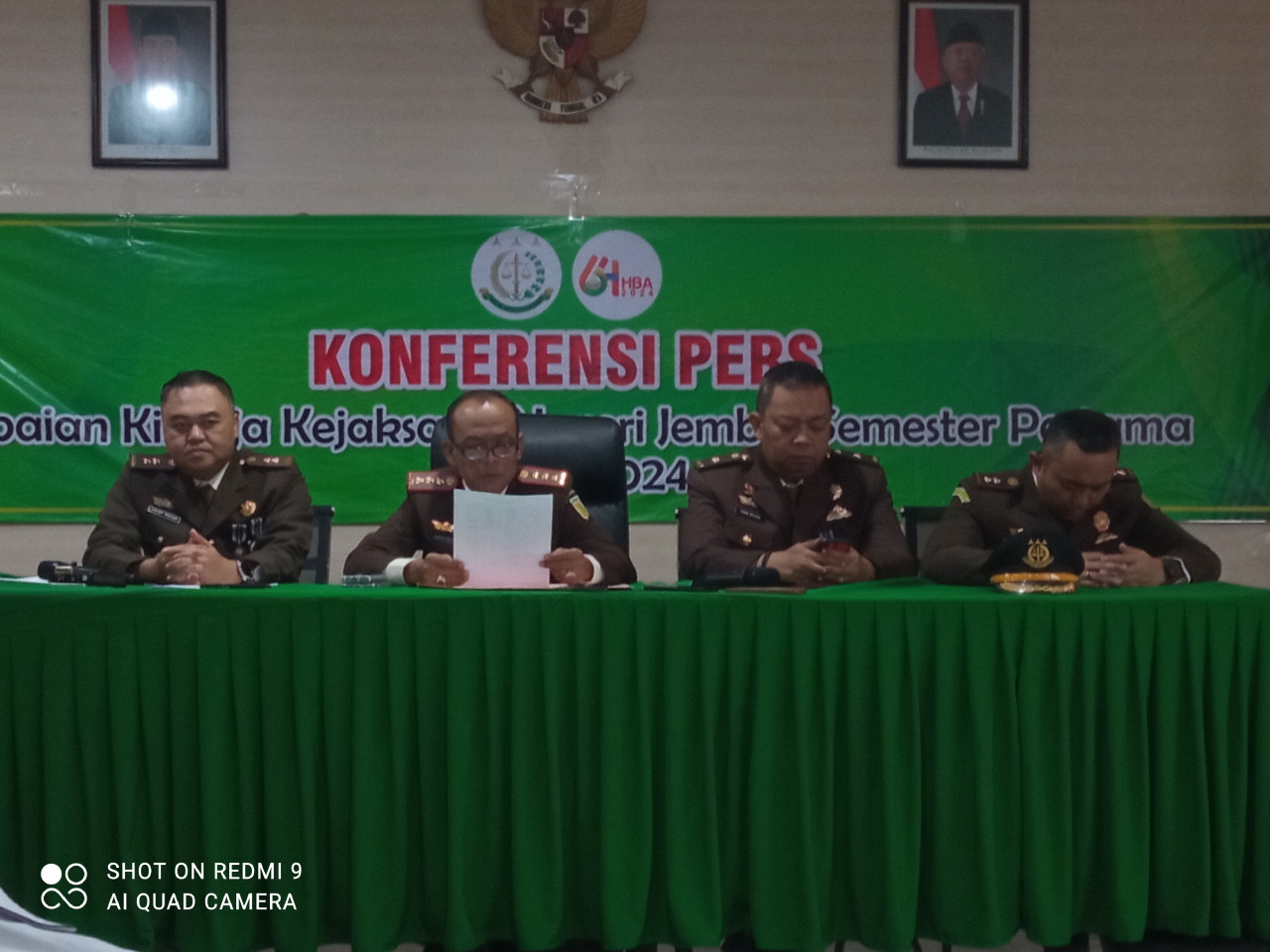 Kejari Jember saat konfrensi pers di aula kantornya (Foto: Sugianto/jatimnow.com)