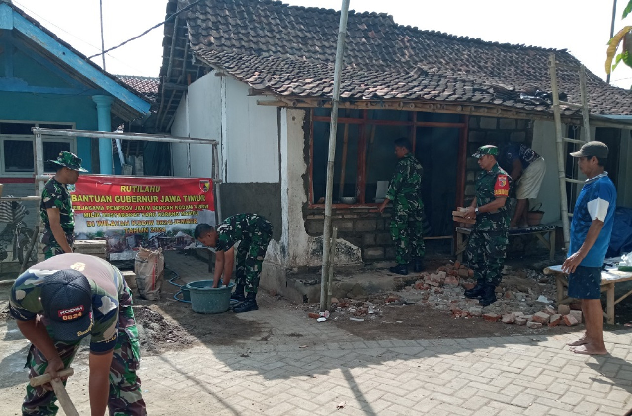 Program Rutilahu Pemprov Jatim mulai pengerjaan di Jember. (Foto: Sugianto/jatimnow.com)