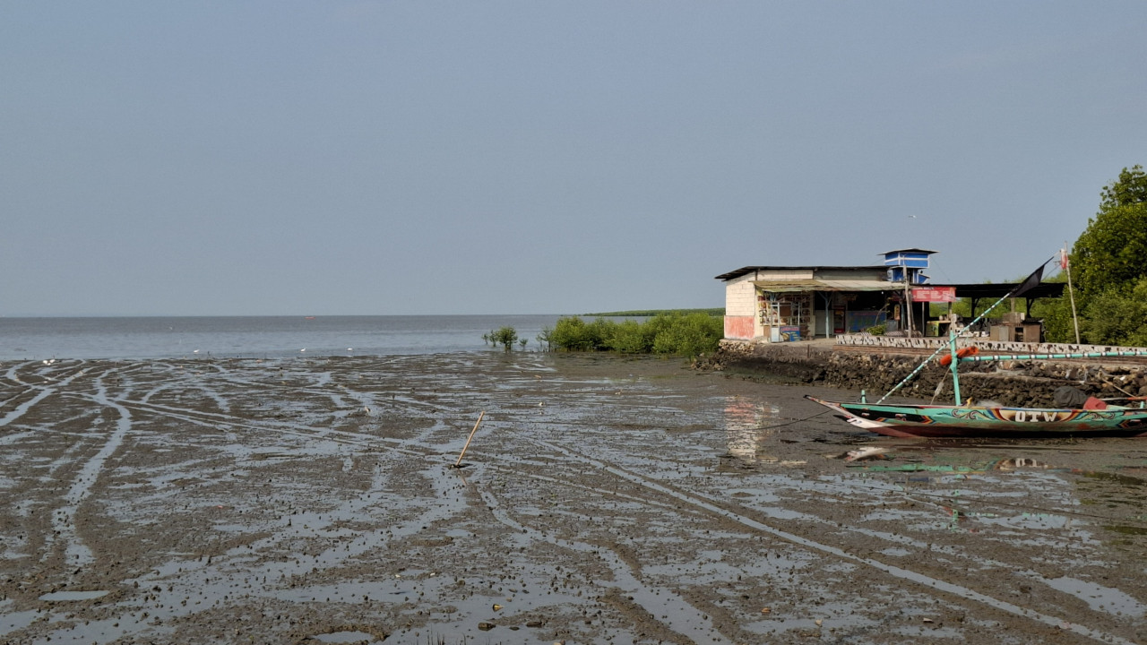 Salah satu titik di Pantai Kenjeran Surabaya yang masuk dalam zona eksploitasi proyek Surabaya Waterfront Land. (Foto: Ni'am Kurniawan/jatimnow.com)