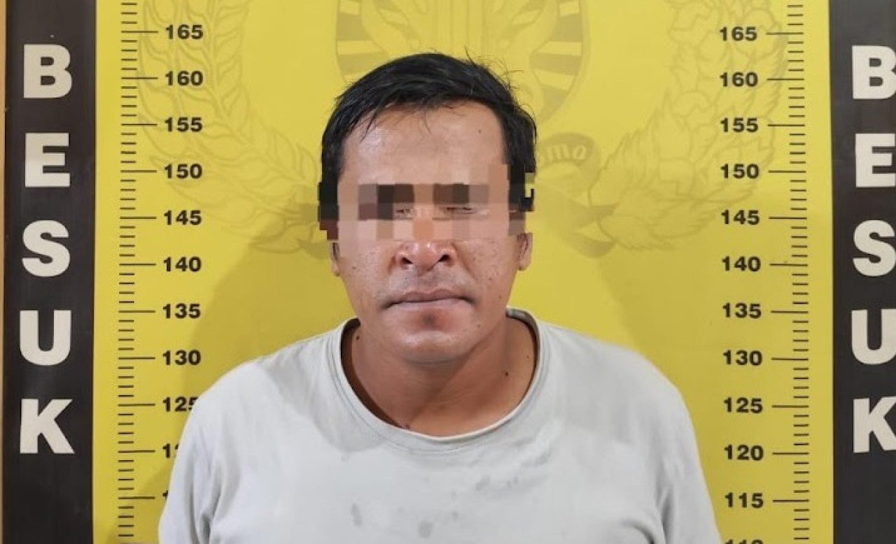 Pelaku saat diamankan Polres Probolinggo. (Foto: Humas Polres Probolinggo for jatimnow.com)