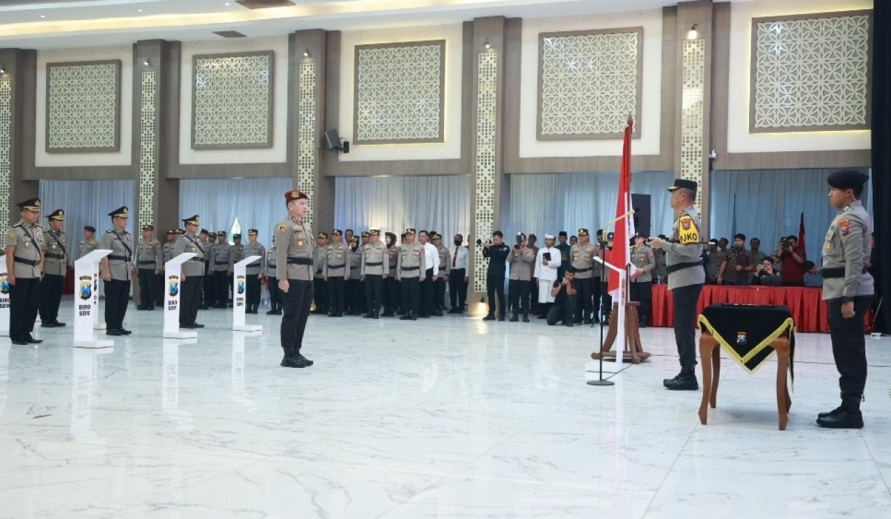Sertijab di Gedung Mahameru, Mapolda Jatim. (Foto: Humas Polda Jatim)