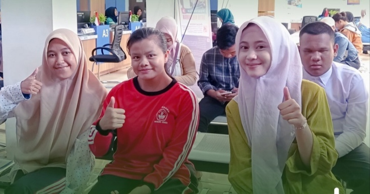 SLB Patrang Jember Ajak Siswa ke Dispendukcapil, Belajar Mengurus Adminduk