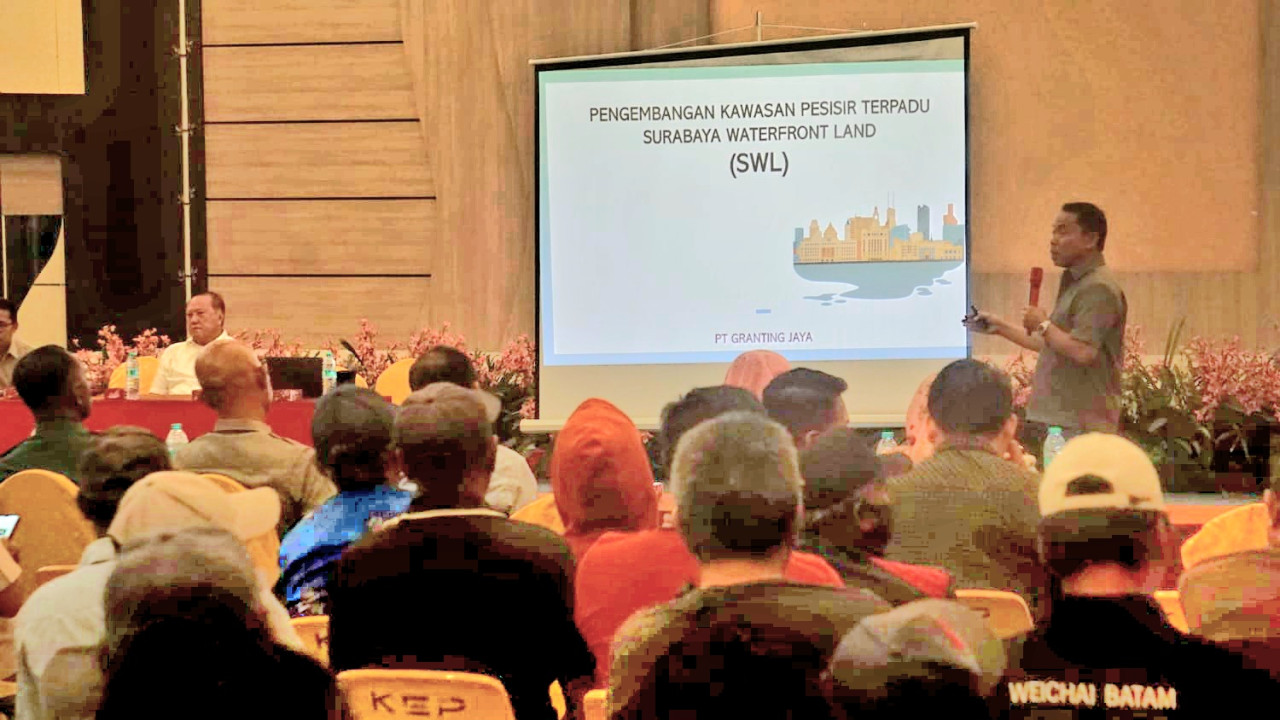 Juru Bicara PT Granting Jaya Agung Pramono saat memaparkan road map proyek Surabaya Waterfront Land (foto: Ni'am Kurniawan/jatimnow.com)