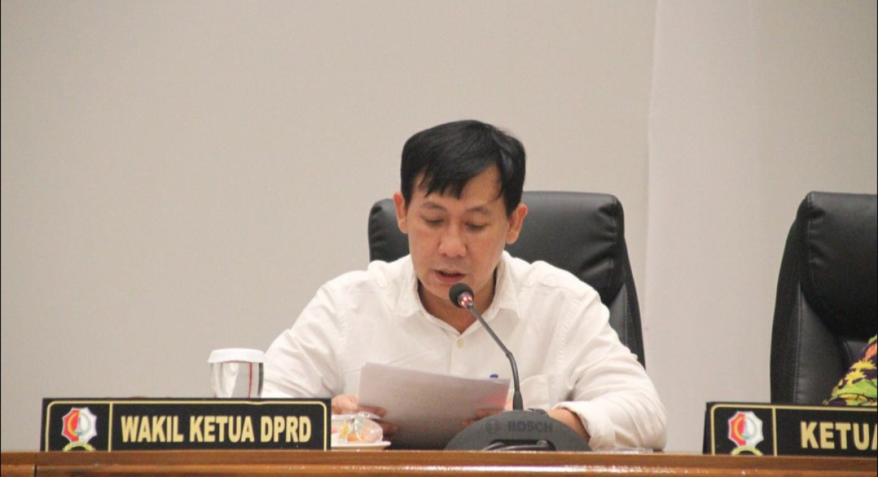 Ketua DPC Demokrat Bojonegoro Sukur Prianto saat memimpin sidang paripurna DPRD (dok Instagram DPRD Bojonegoro)