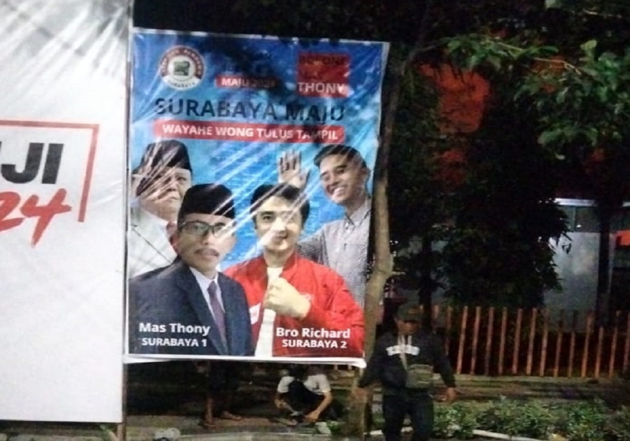 Baliho Mas Thony-Bro Richard Bertebaran di Surabaya, Pendowo Gercep Lakukan Ini