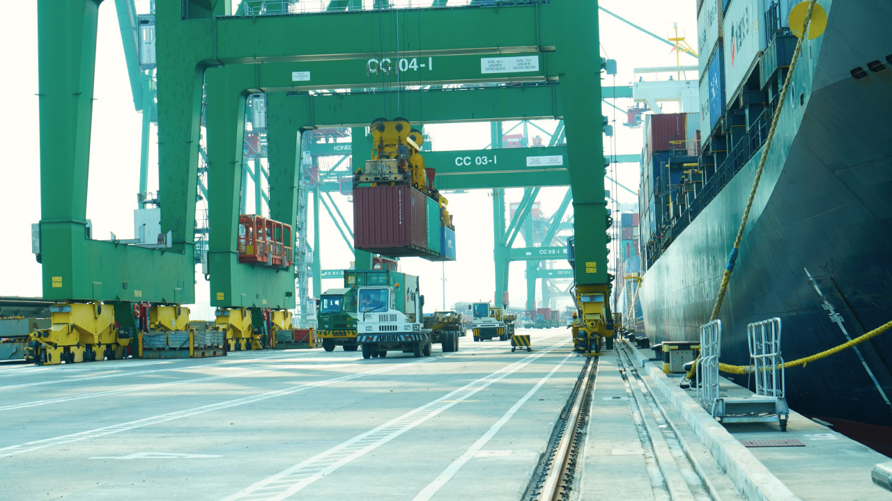 Aktivitas di Terminal Teluk Lamong. (Foto-foto: TTL/jatimnow.com)