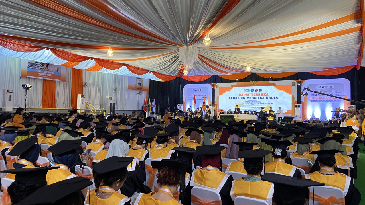 Wisuda Universitas Kadiri. (Foto: Yanuar Dedy/jatimnow.com)