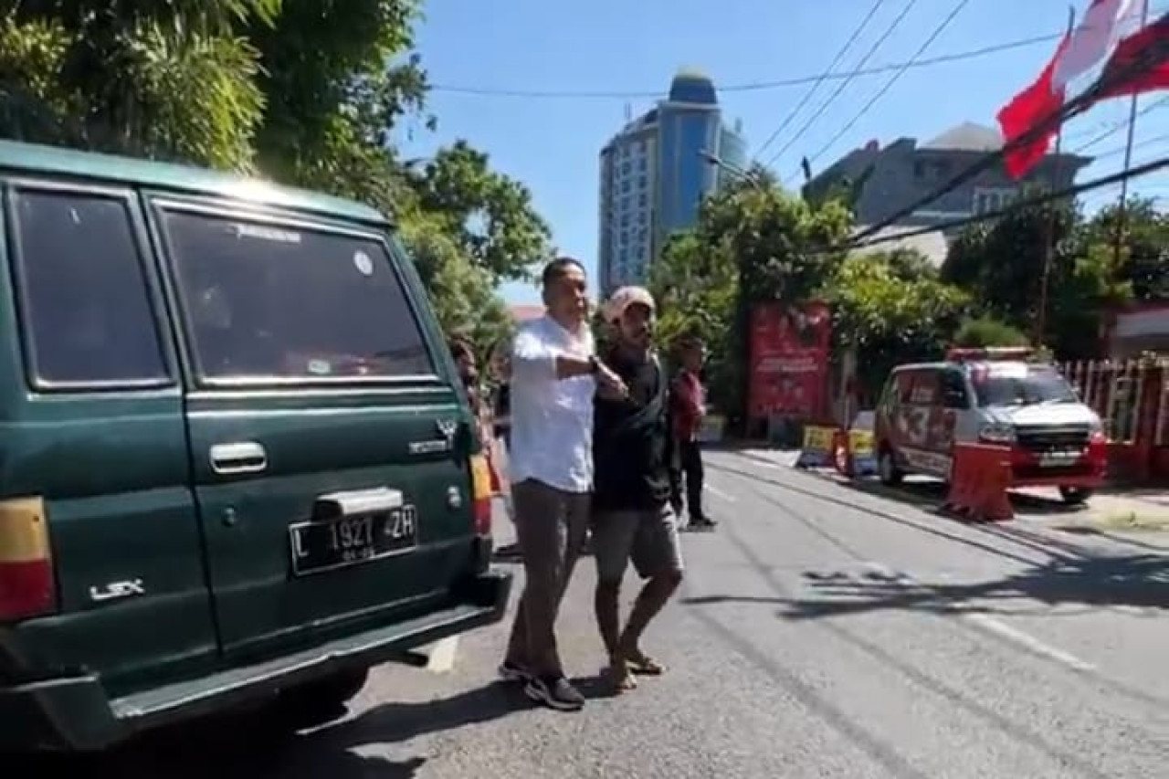 Wali Kota Surabaya Eri Cahyadi saat sidak di KBS (Foto: dok. jatimnow.com)