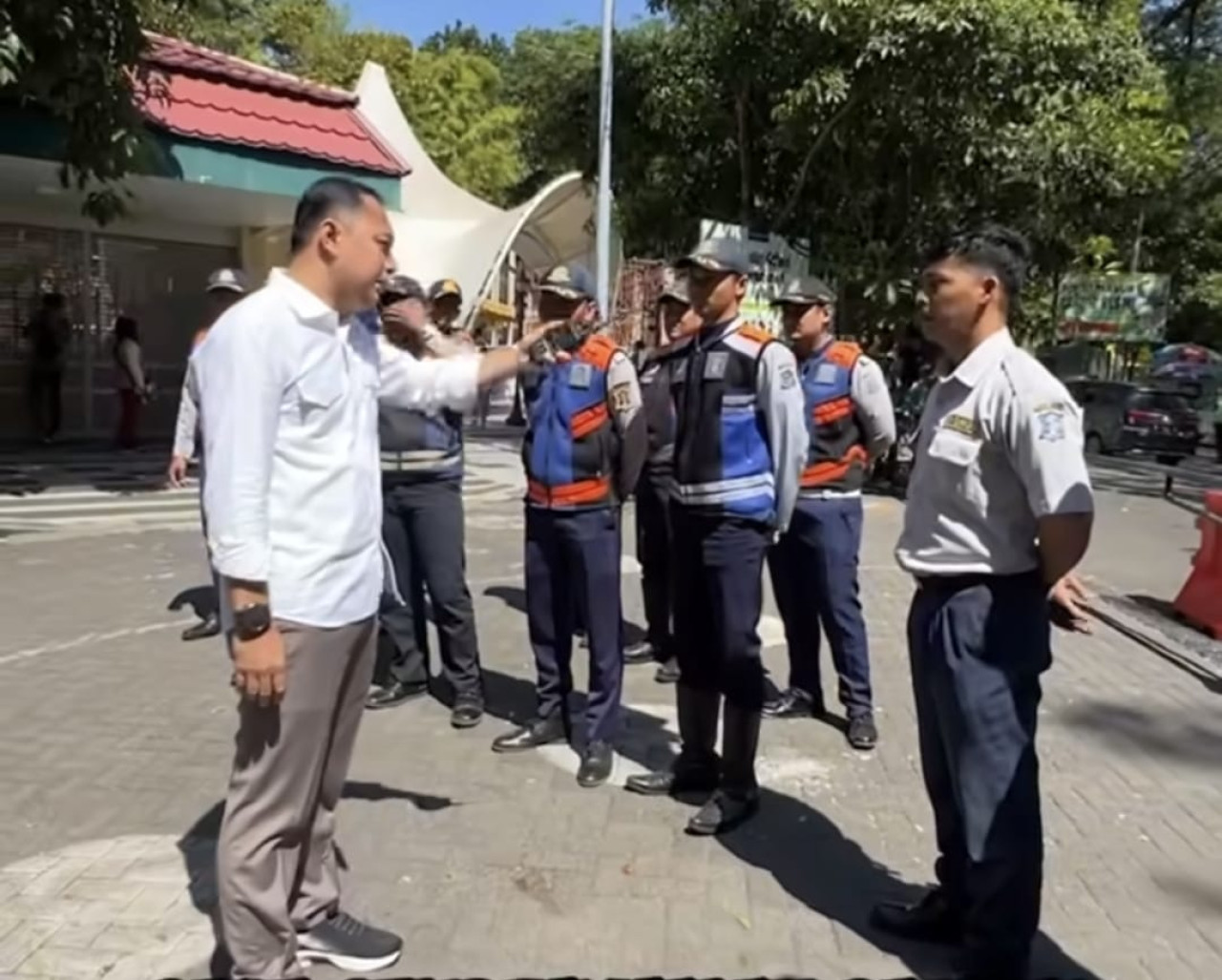 Walikota Surabaya Eri Cahyadi saat sidak di KBS (dok Pemkot Surabaya for jatimnow.com)