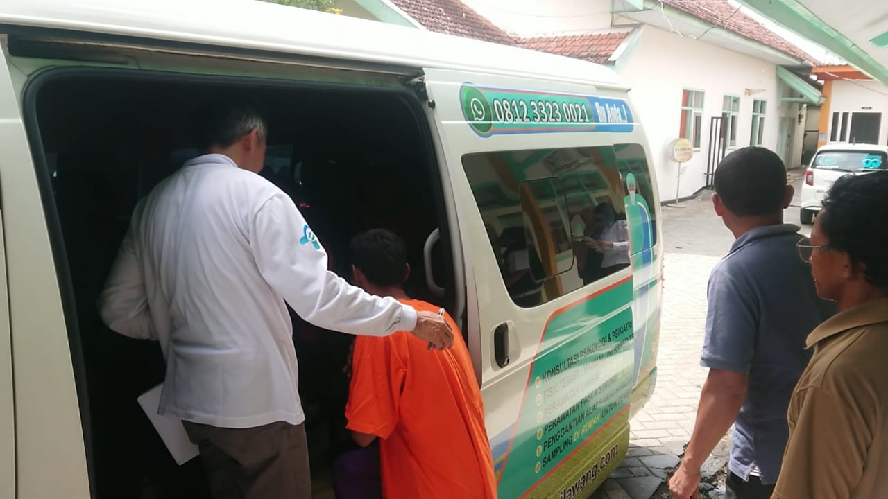 ODGJ saat hendak dirujuk ke RSJ Lawang. (Foto: Bramanta Pamungkas/jatimnow.com)