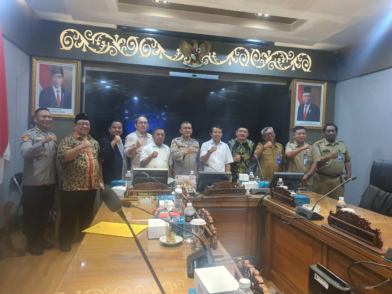 Foto bersama usai rapat dengan pendapat Komisi A DPRD Jatim dengan Polda Jatim. (Foto: Humas DPRD Jatim)