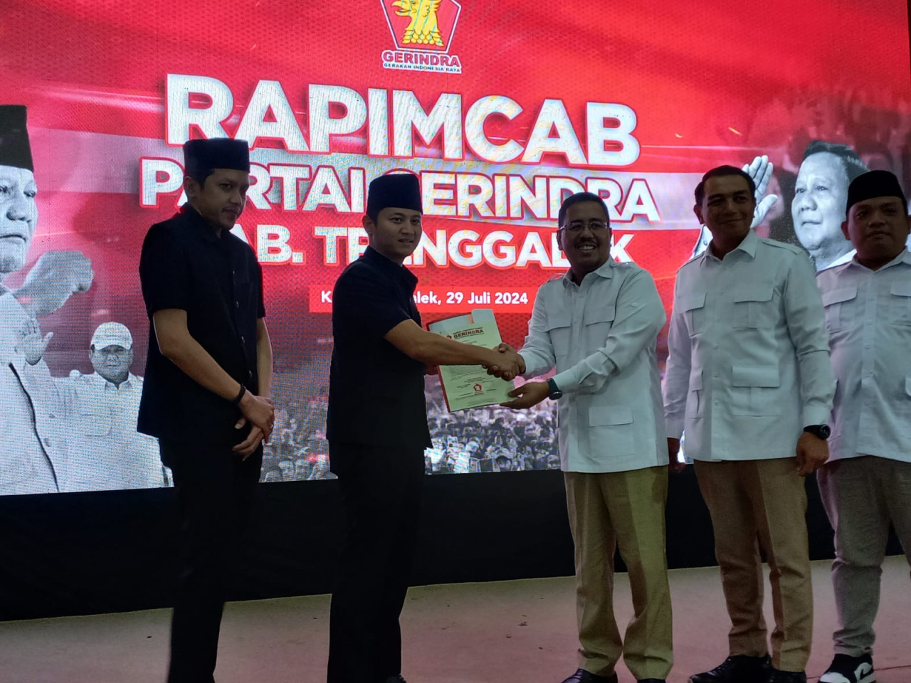 Partai Gerindra saat memberikan rekomendasi ke Mas Ipin dan Syah. (Foto: Bramanta Pamungkas/jatimnow.com)
