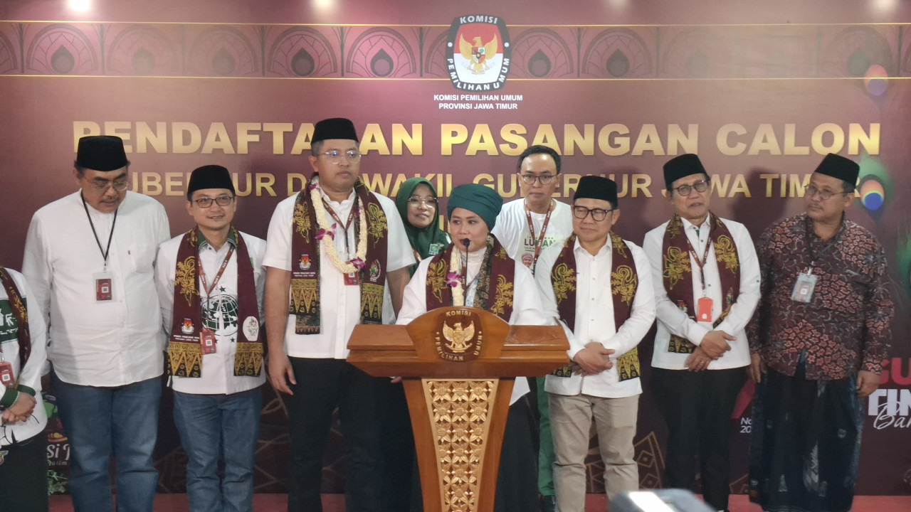 Luluk - Lukmanul saat memberikan pernyataan resmi maju Cagub Jatim 2024 (foto: Ni'am Kurniawan/jatimnow.com)