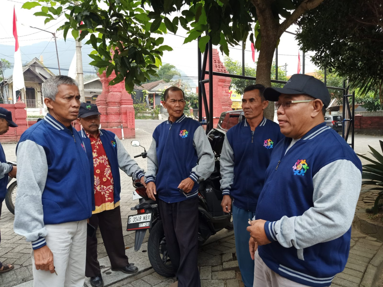 3 Mantan Kades di Trawas Mojokerto Gelar Aksi, Protes Aset Desa Diserobot