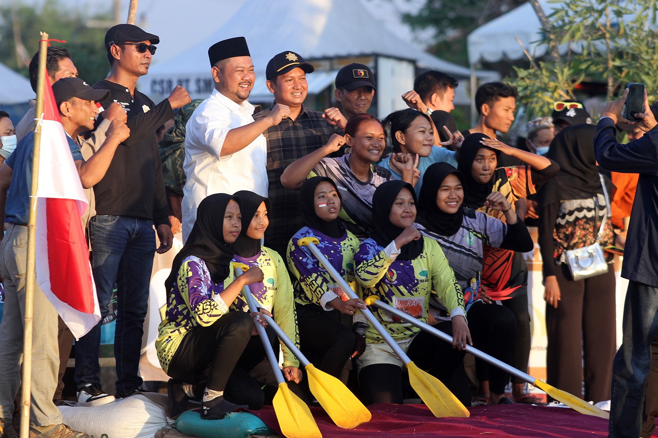 32 Tim Berebut Puluhan Juta Rupiah di Lomba Dayung Piala Bupati Gresik 2024
