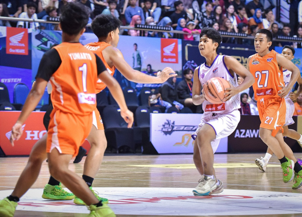 Salah satu game di acara opening party Honda DBL with Kopi 2024 East Java – North Region yang berlangsung di DBL Arena Surabaya, Kamis (8/8/2024). (Foto: Official DBL 2024).