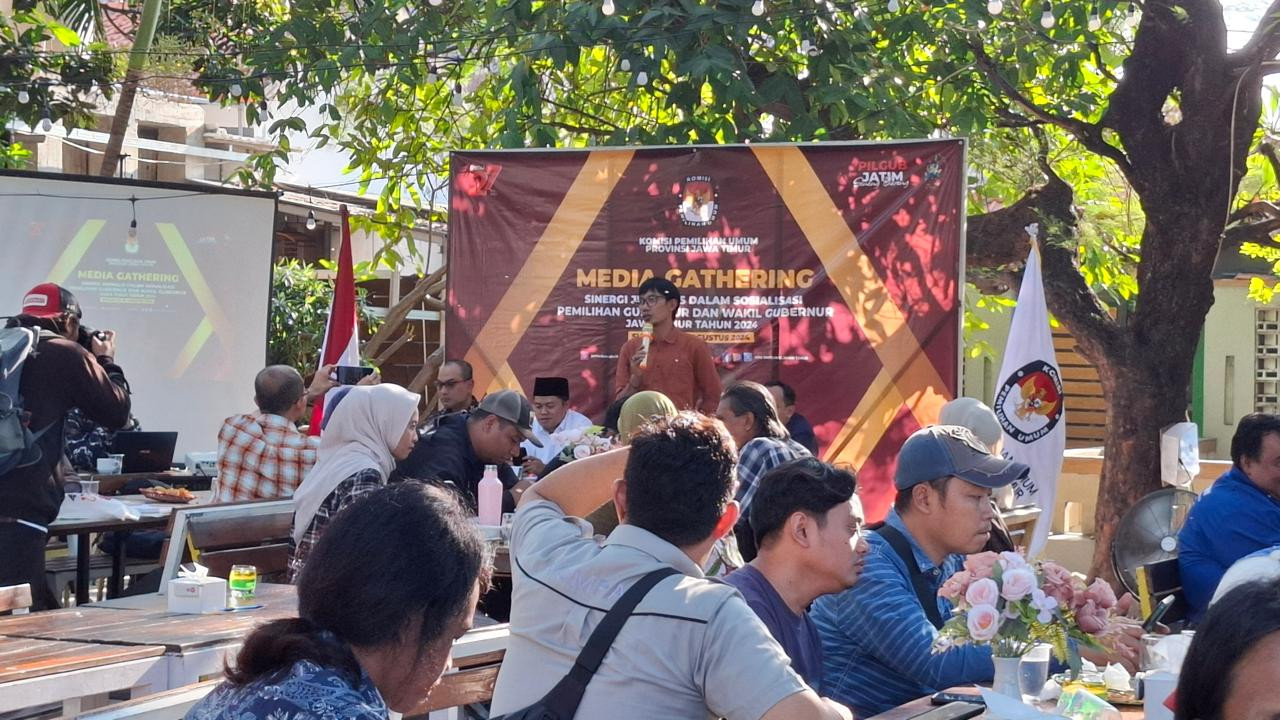 Komisioner KPU Jatim saat Media Gathering di Surabaya (Foto: Ni'am Kurniawan/jatimnow.com)