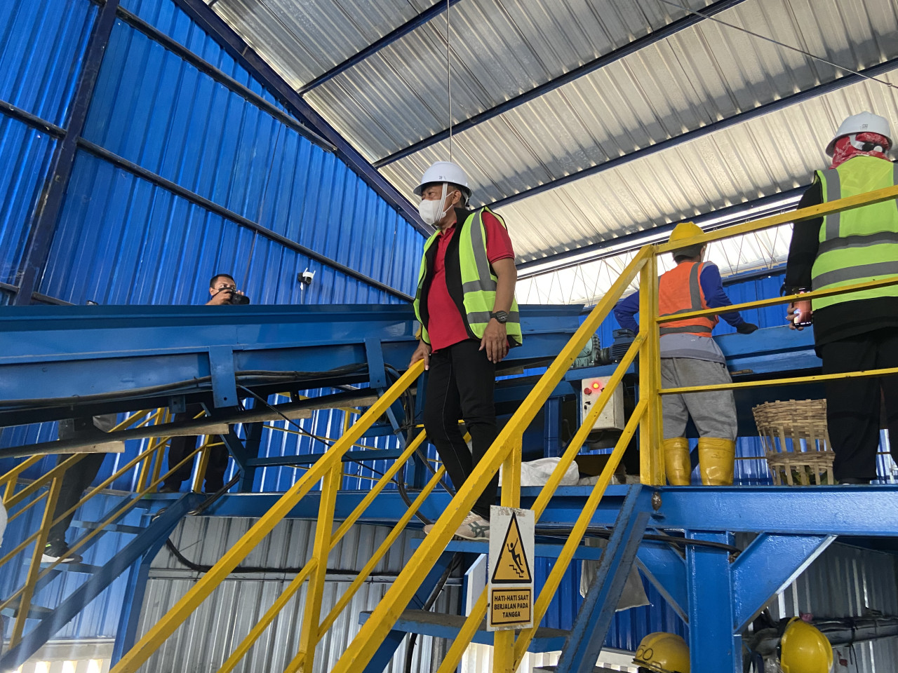 Bupati Ponorogo saat meninjau TPST Mrican. (Foto: Ahmad Fauzani/jatimnow.com)