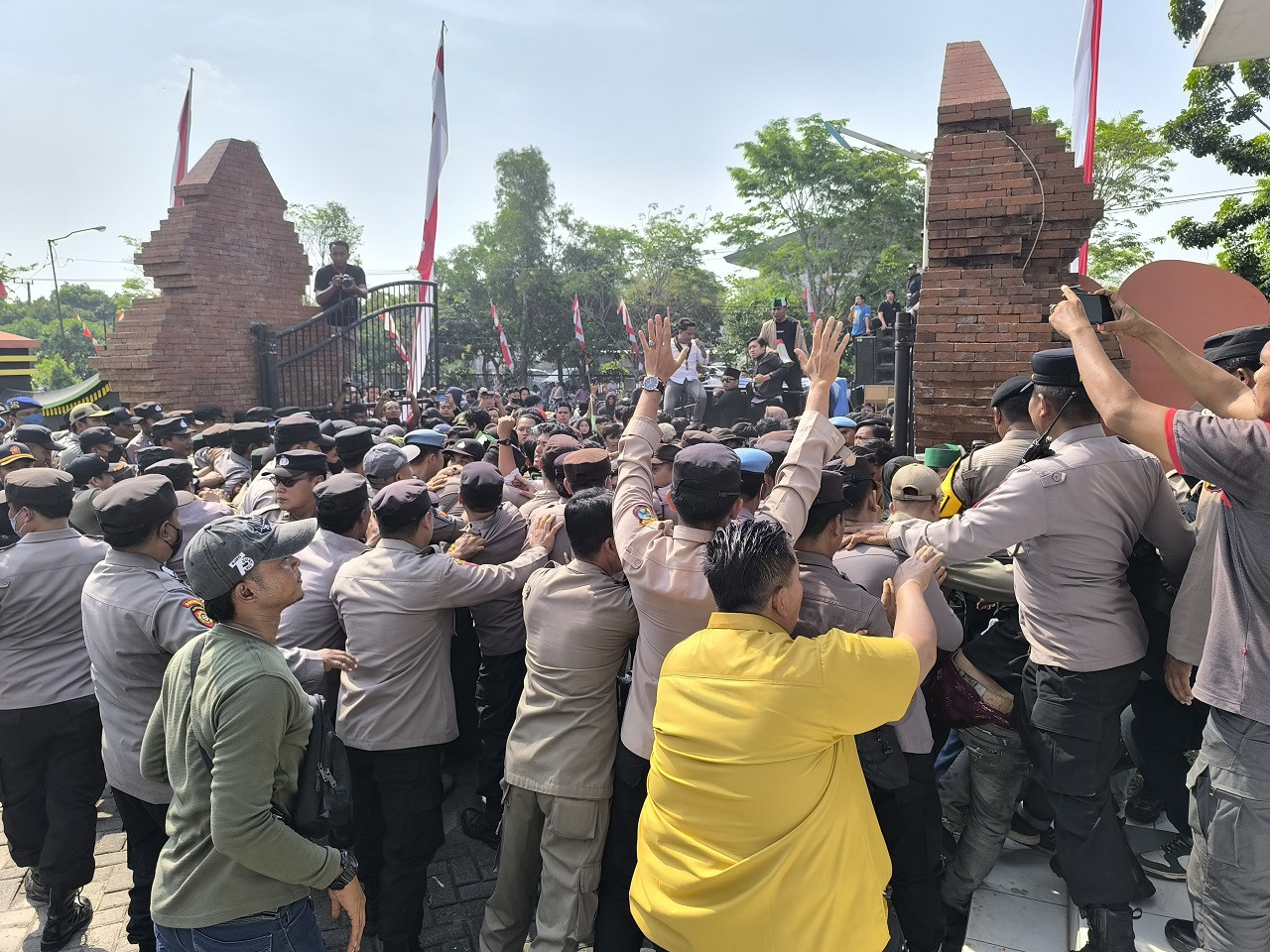 Aksi mahasiswa di Bangkalan. (Foto: Fathor rahman/jatimnow.com)