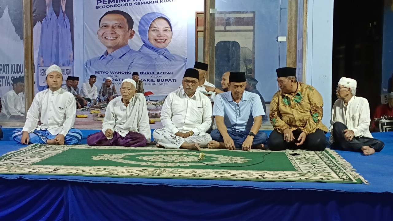 Doa bersama untuk Setyo Wahono dan Nurul Azizah di Desa Sukorejo Kecamatan Kota Bojonegoro. (Foto: Misbahul munir/jatimnow.com)