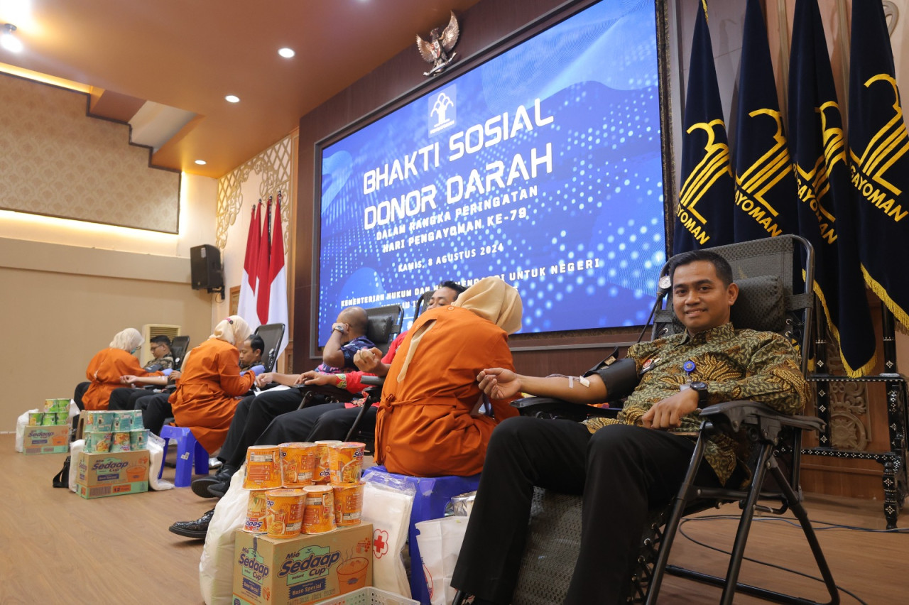 Kegiatan donor darah yang digelar kanwil Kemenkumham Jatim. (Foto: Humas jatimnow.com)