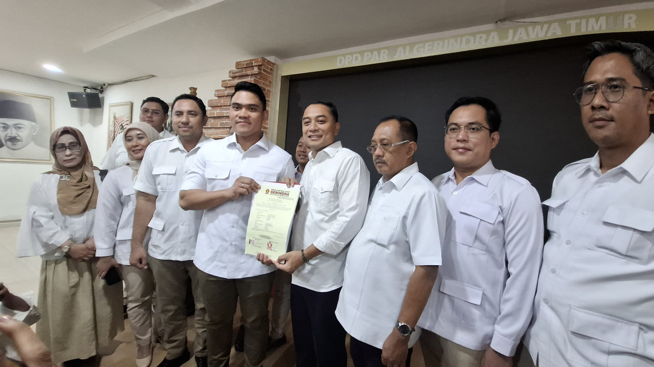 ErJi saat menerima form B1KWK di Kantor Gerindra Jatim (foto: Ni'am Kurniawan/jatimnow.com)